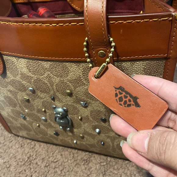 Coach Field Tote 24 - Picture 16 of 16